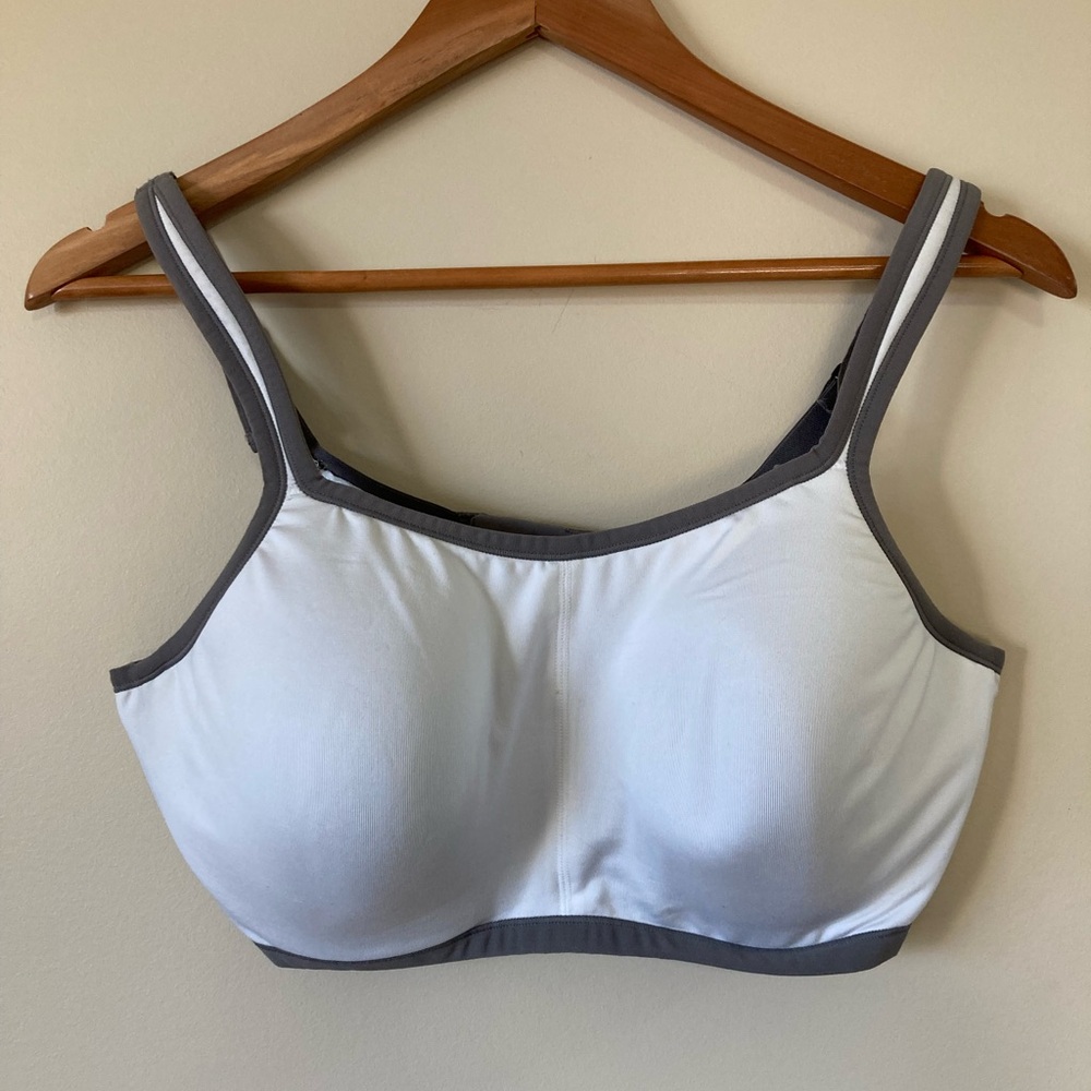 Natori 40 D Gray and White Women's Sports Bra